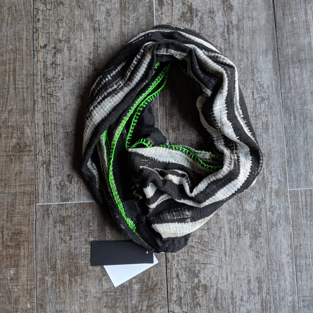 STEVE MADDEN Tie Dye Green Trim Scarf Wrap
